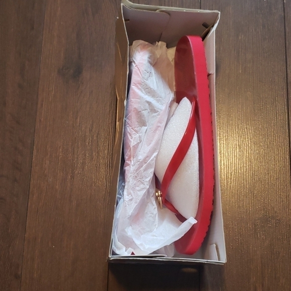 Michael Michael Kors Heart Flip Flop - Picture 5 of 5